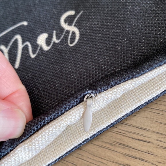 4 pillow covers New in Package Christmas Pillow Covers Set of 4 - Picture 9 of 9